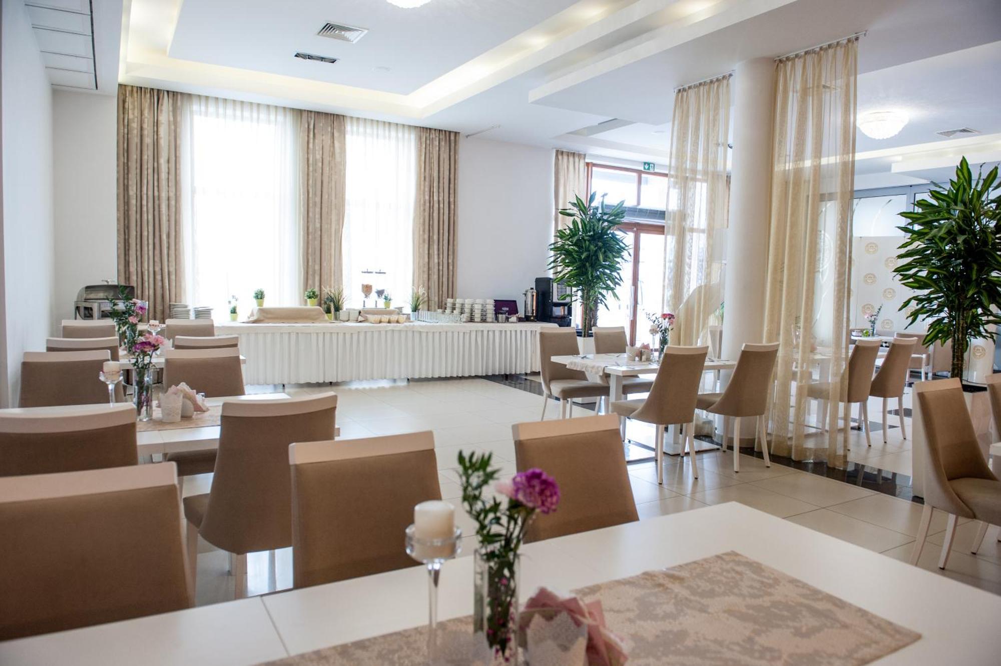 Hotel Aleksandria Siedlce Ngoại thất bức ảnh