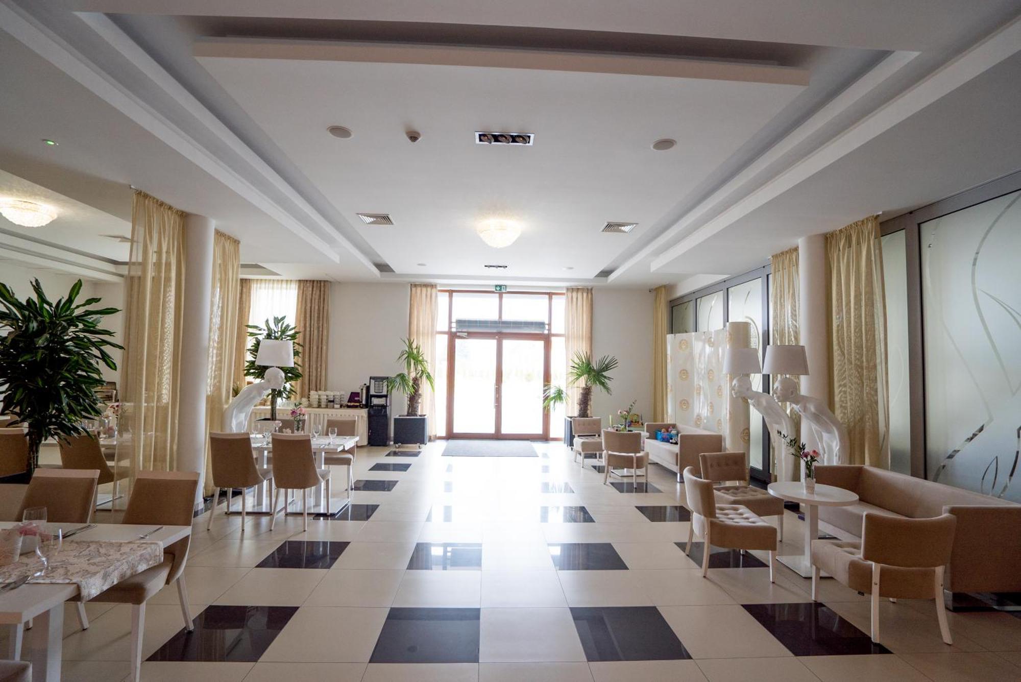 Hotel Aleksandria Siedlce Ngoại thất bức ảnh