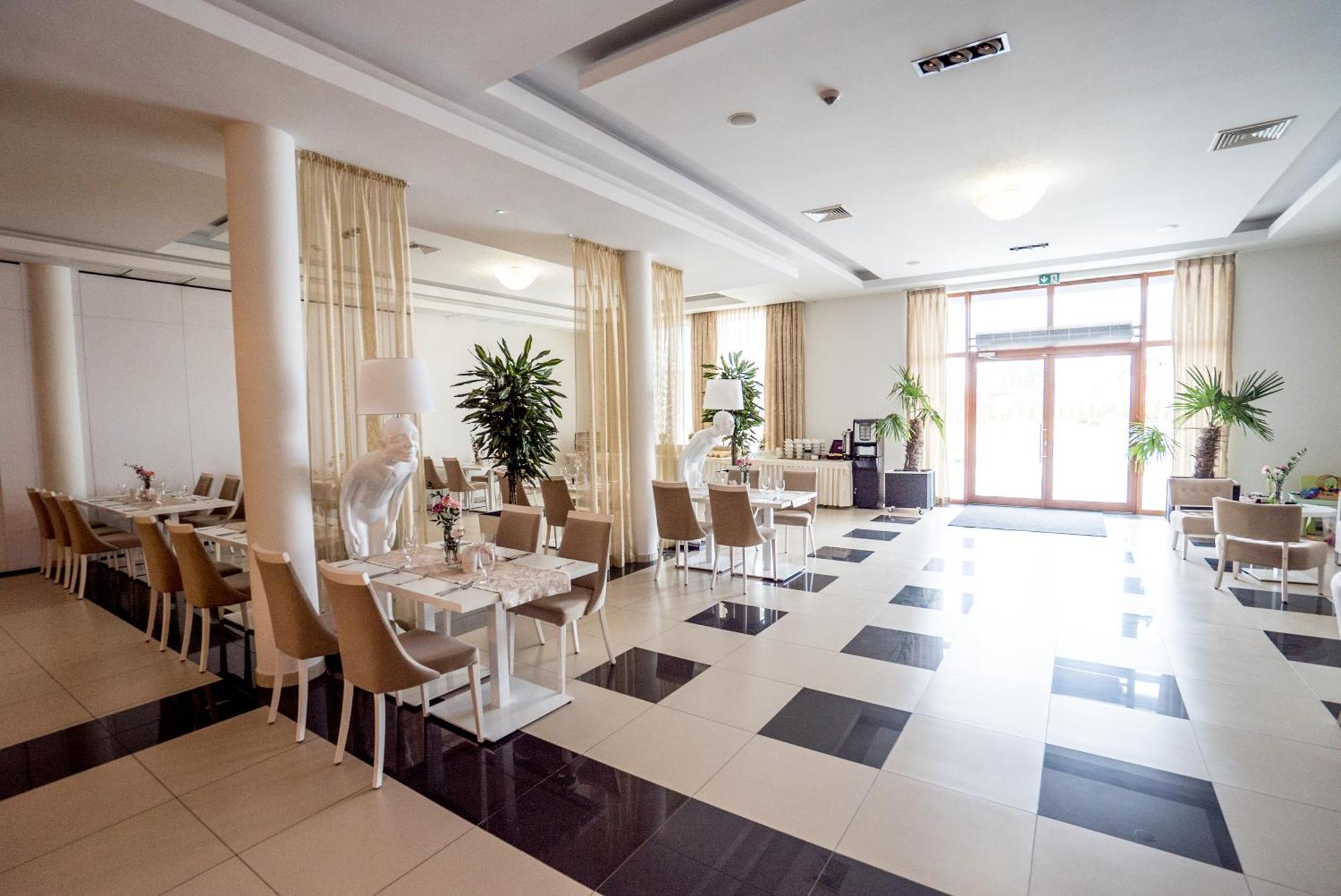 Hotel Aleksandria Siedlce Ngoại thất bức ảnh
