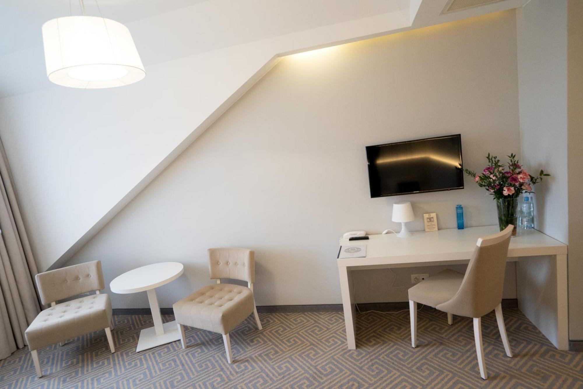 Hotel Aleksandria Siedlce Ngoại thất bức ảnh